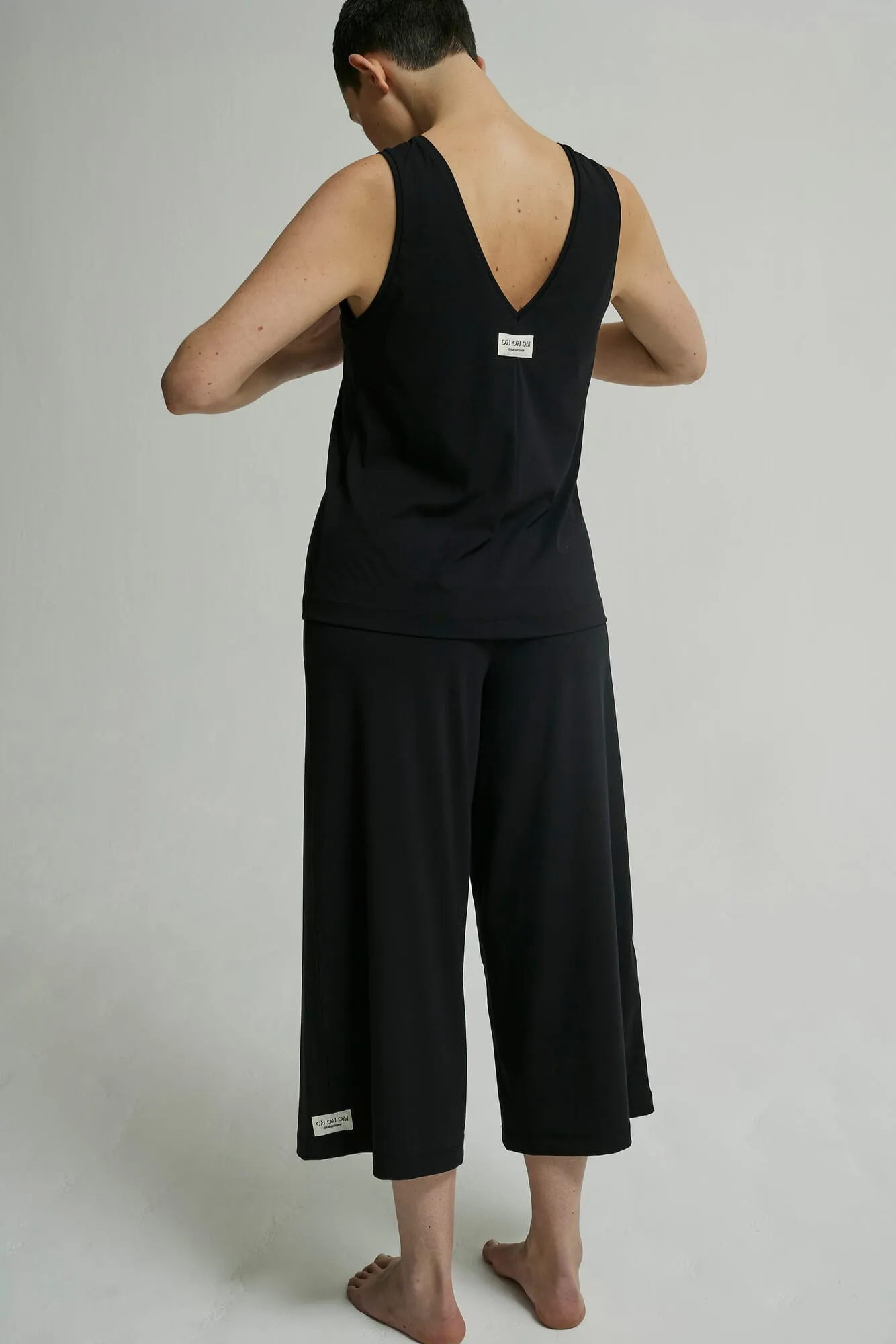 Sleeveless yoga top, Black | Manufactum